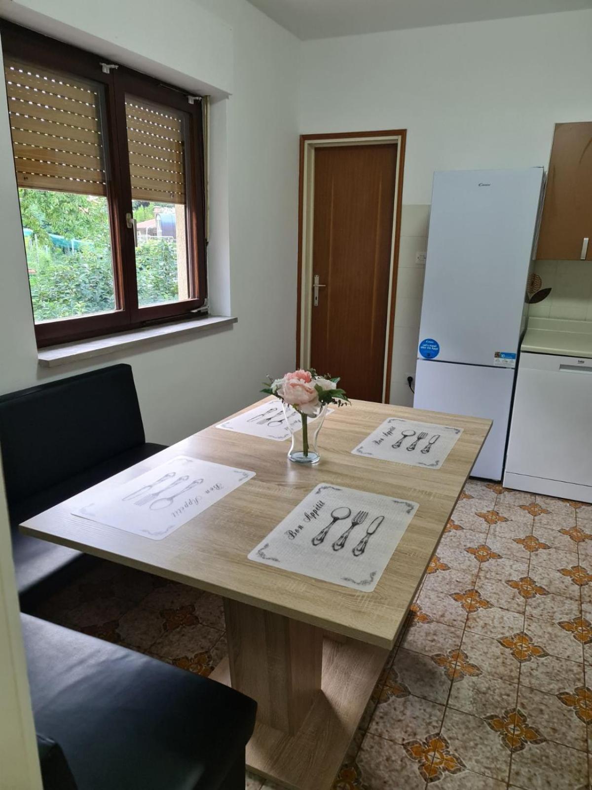Amore Koper Apartment Luaran gambar